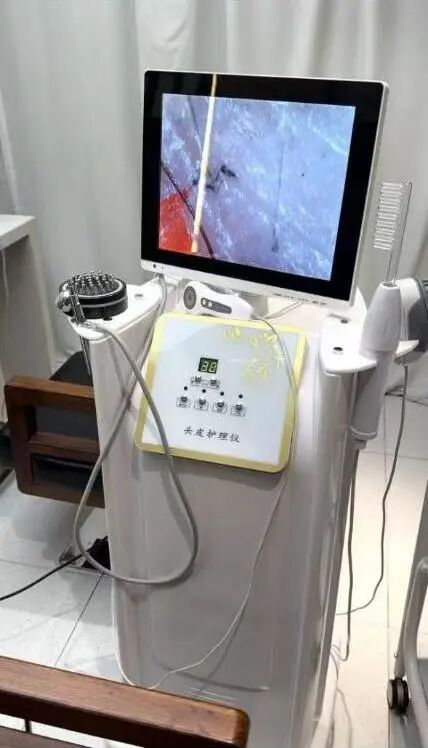 △店员所使用的“毒素检测仪”（图片来源：程先生）