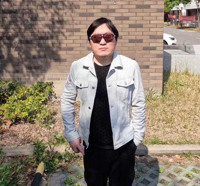 上图：90后上海F1车迷蒋晓航把兴趣、大学专业和职业生涯完美融合。