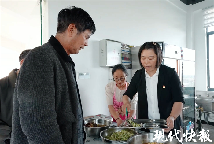 徐玲在村里开了社区食堂