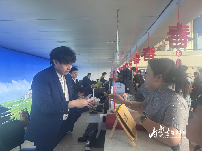 春运期间，呼和浩特机场经呼飞中转高效保障旅客出行
