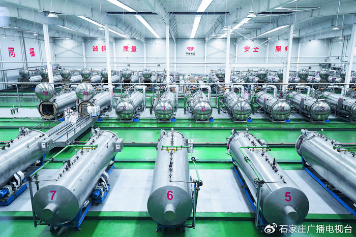 在位于栾城区的同福大健康食品城，现代化食品生产线在高速运转。记者 张晓峰 摄