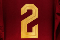 将迎来赛季首秀！骑士晒出斯特鲁斯球衣照：重回球场！