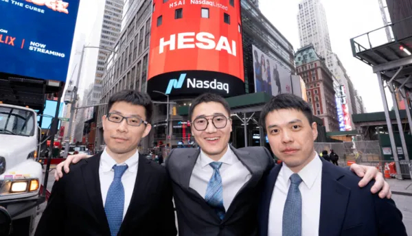 向少卿（左一）、李一帆（中间）、孙恺（右一）