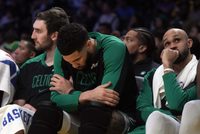 怀特：休赛期曾发短信想挽留科内特 结果第二天他就加盟马刺了