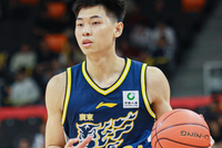 崔永熙终于找回了状态 在比赛中明显适应了强度 也敢于发力做动作