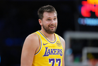 东契奇自领到第15T后场均38.2分 净效率从+3.2 提升至+17.2