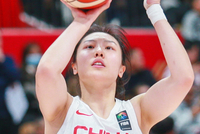 状态还是不好！张茹首发6分33秒只拿到1板1断 出现3失误3犯规