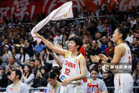 陈玉婕：刚踏上赛场时紧张 教练队友给了我很大信心 后来就放开了