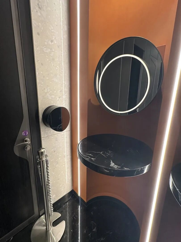 魏公·芳华里B1层洗手间内干手器的设置位置不合理且没有标识