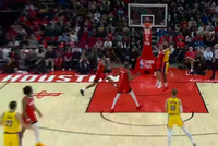 东詹连线！肯纳德掩护 东契奇高吊助攻詹姆斯轻松打中