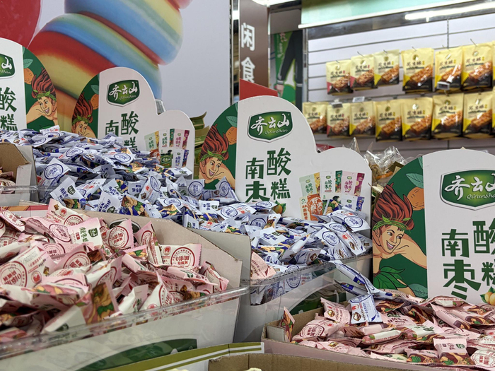 超市里的齐云山产品 时代财经摄