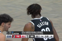 祖上不富裕！克拉克斯顿砍下87次两双 升至队史第8