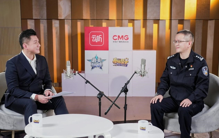 中央广播电视总台国防军事频道主持人罗旭对话广东省惠州市公安局信息通信科技科副科长廖天红