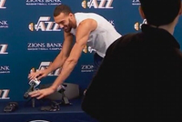 戈贝尔：摸话筒本意是向媒体表达支持 当时不知道自己已感染新冠