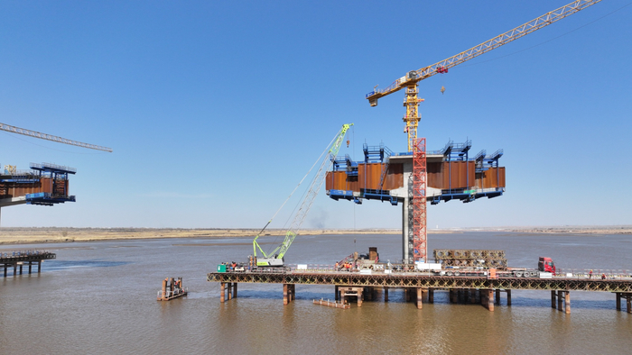 110国道磴口黄河大桥复工（内蒙古自治区交通运输厅供图）