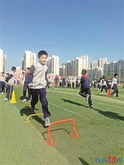 厦门高新学校全面落实课间15分钟规定。