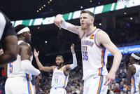 这数据挺“奇葩”！哈滕半场没有出手也没有分&amp;但有6板6助