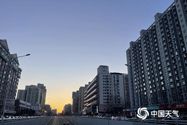 　　今天早晨，北京天气晴朗。（图/中国天气网王晓）