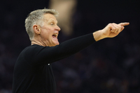 科尔：我15年球员生涯首发30场 所以能和轮换边缘的球员产生共鸣