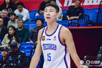 铁人啊！郑昊燃打满全场40分钟 5记三分球拿下15分5板1助