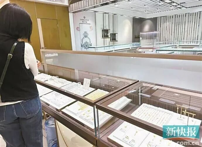 ■顾客咨询黄金回收。