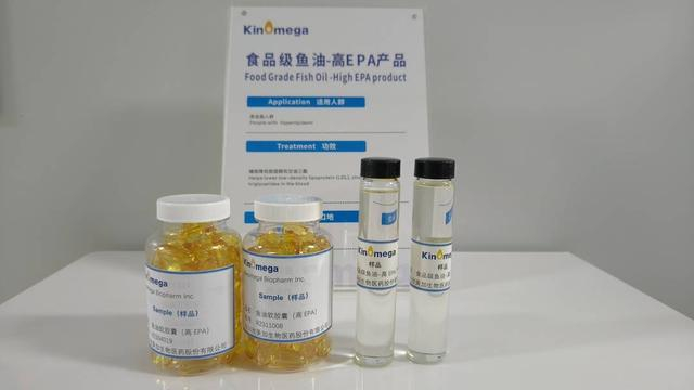 四川欣美加生物医药股份有限公司生产的鱼油胶囊样品（伍勇摄）