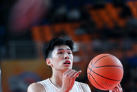 两双并填满数据栏！邹阳17中10拿下25分10板1助1断1帽