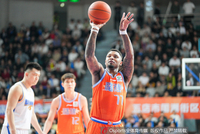 三连胜！皮特森转发本人和邹阳数据海报庆祝比赛胜利