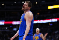 今天太浪了！约基奇生涯4次单场失误上双 中锋历史最多