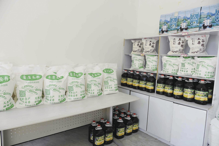 自产自销农产品。本报记者 韩丽萍 摄