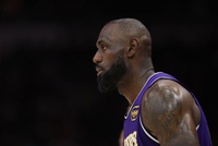 雷迪克：詹姆斯为了身体所付出的努力 是对竞争性耐力的终极诠释