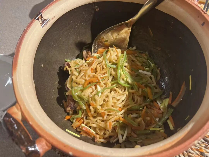 天边砂锅焖面 图片拍摄：界面新闻 马越