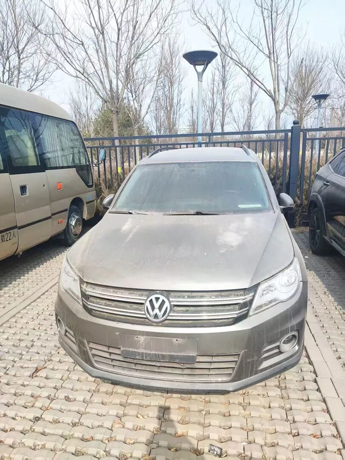 聚贤公园停车场无牌车辆