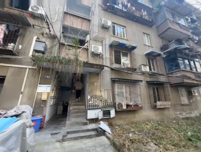 看房时的拍摄，图源：圆子小红书@小圆子