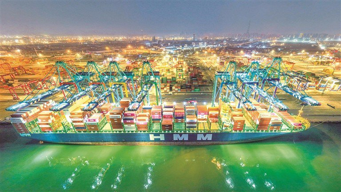 这是近日在天津市滨海新区拍摄的天津港。 新华社发（杜鹏辉 摄）
