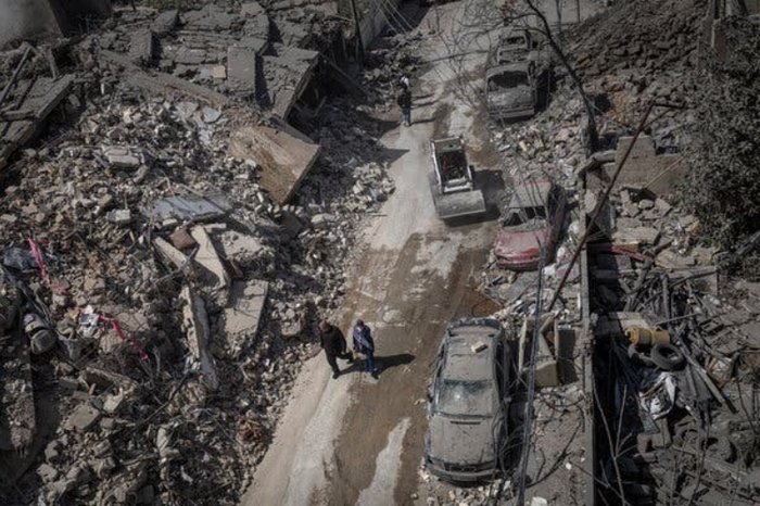 当地时间3月18日，黎巴嫩首都遭空袭后的景象。图源：美媒