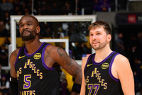 这篮板该算谁的？东契奇40+三双就差一个板 官方将点抢算给了艾顿