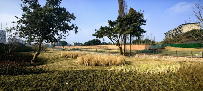 眉州古城墙遗址公园局部。