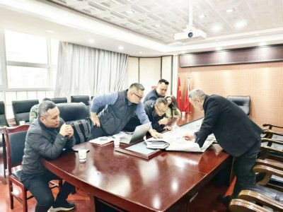 大英县投资促进服务中心招商专班与企业磋商研判。受访者供图