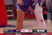 东契奇&amp;库里膝盖出血之谜：不是药水 而是地板擦伤留下的真实血迹