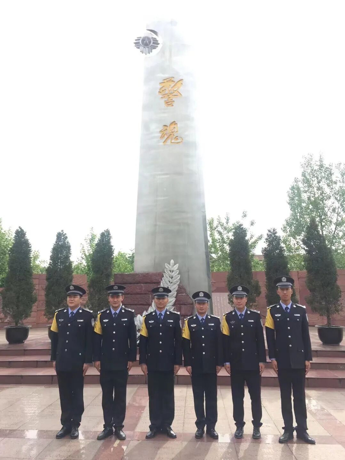 △额旺格拉（左3）