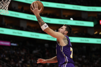 背靠背100分！雷迪克：当东契奇头脑清醒时 通常能打出最佳水平