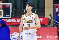 内外开花！赵嘉仁10中5拿到17分5板 三分7中3