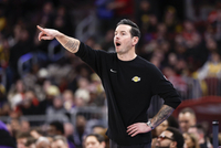 雷迪克：我们的身体对抗有所加强 限制突破&amp;干扰投篮也在不断提升