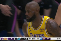 充满电了？詹姆斯接球顺下 腾空而起双手暴扣