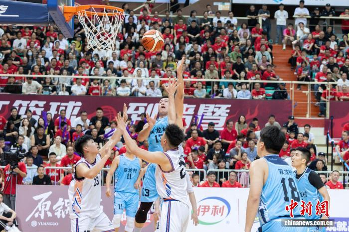 2025年4月19日，2025年西施“村BA”揭幕战。　周志豪 摄