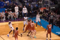 令人艳羡！状元大热迪班萨反击箭步突破 单臂举球双臂潇洒反扣！