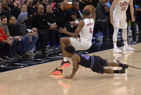 篮球也有滑铲！小莫布里拿球 被塞克斯顿滑铲撞翻