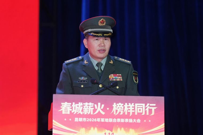 市征兵办公室主任、昆明警备区副司令员谭仲春