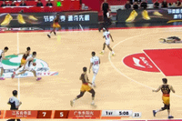 传射建功！庞峥麟突分助攻亨特暴扣 随后急停中投射落两分